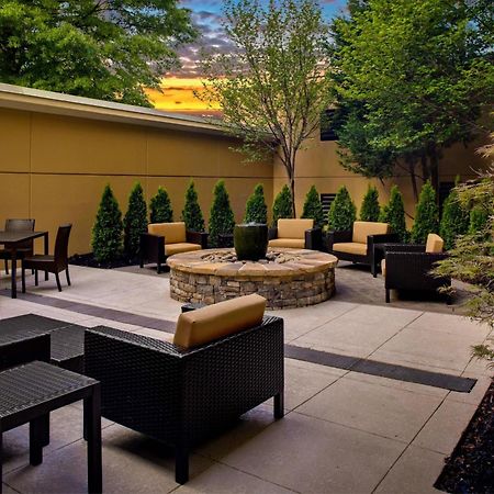 Courtyard By Marriott Atlanta Buckhead Hotel Exterior photo